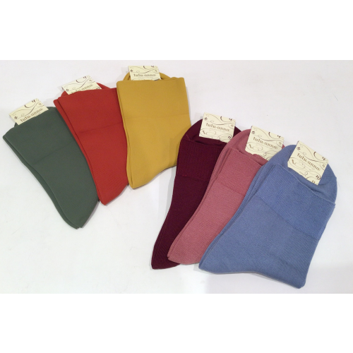 【color socks】秋もやっぱり無地がスキ❣️🐿️🍂