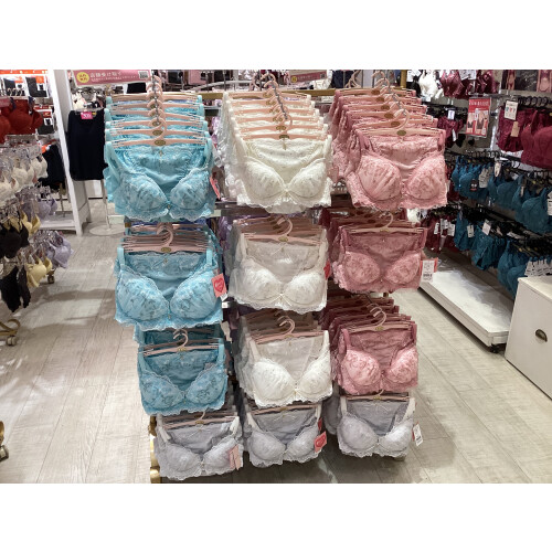 運命のブラ新色多数入荷🆕💕
