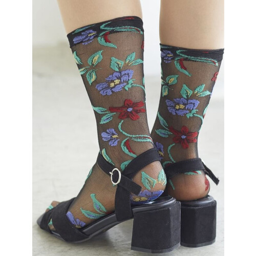 小花柄シースルーソックスでフェミニンコーデ🌼💕