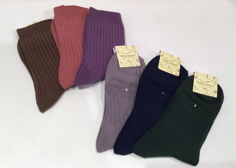 【color socks】秋もやっぱり無地がスキ❣️🐿️🍂