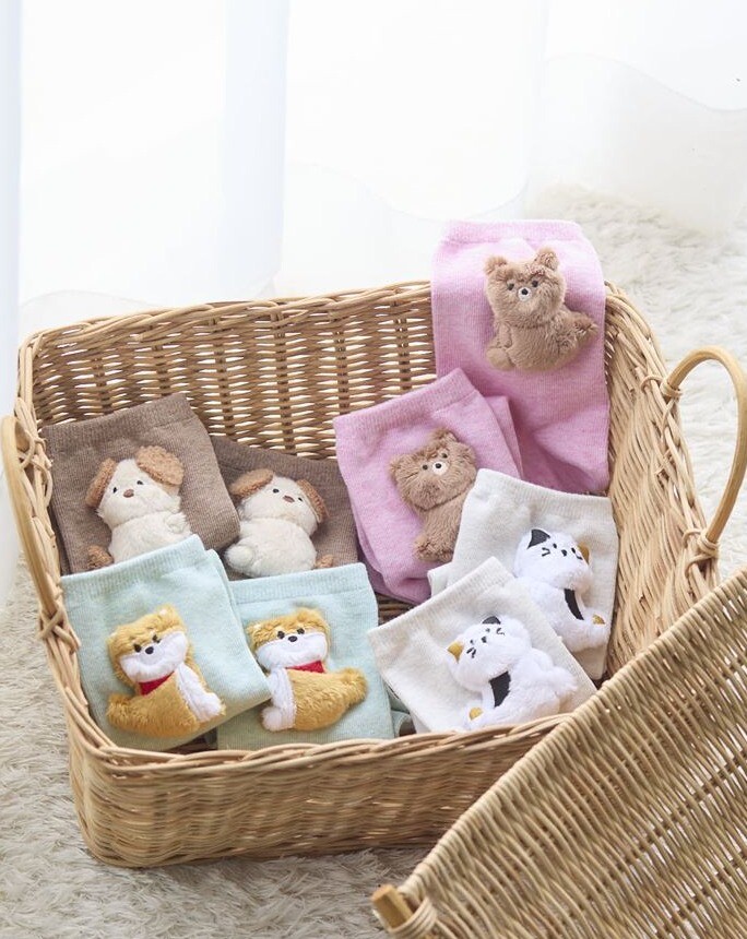 ぎゅっとだっこポーズが可愛い♪マスコット付きソックス！