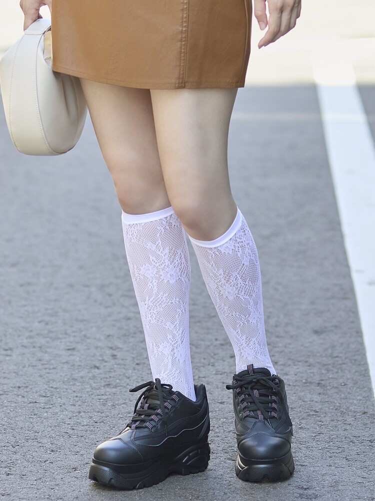 トレンド！レース調で足元華やかに✨